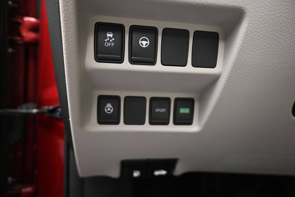 Used 2021 Nissan Rogue Sport SL FWD image 12