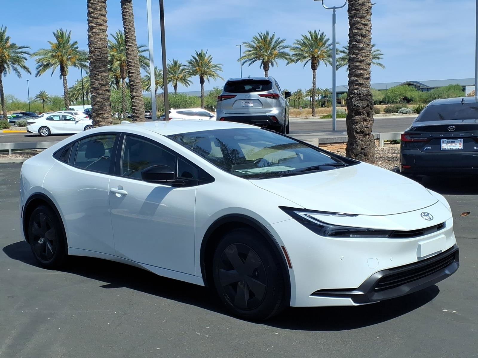 Used 2025 Toyota Prius LE FWD image 8