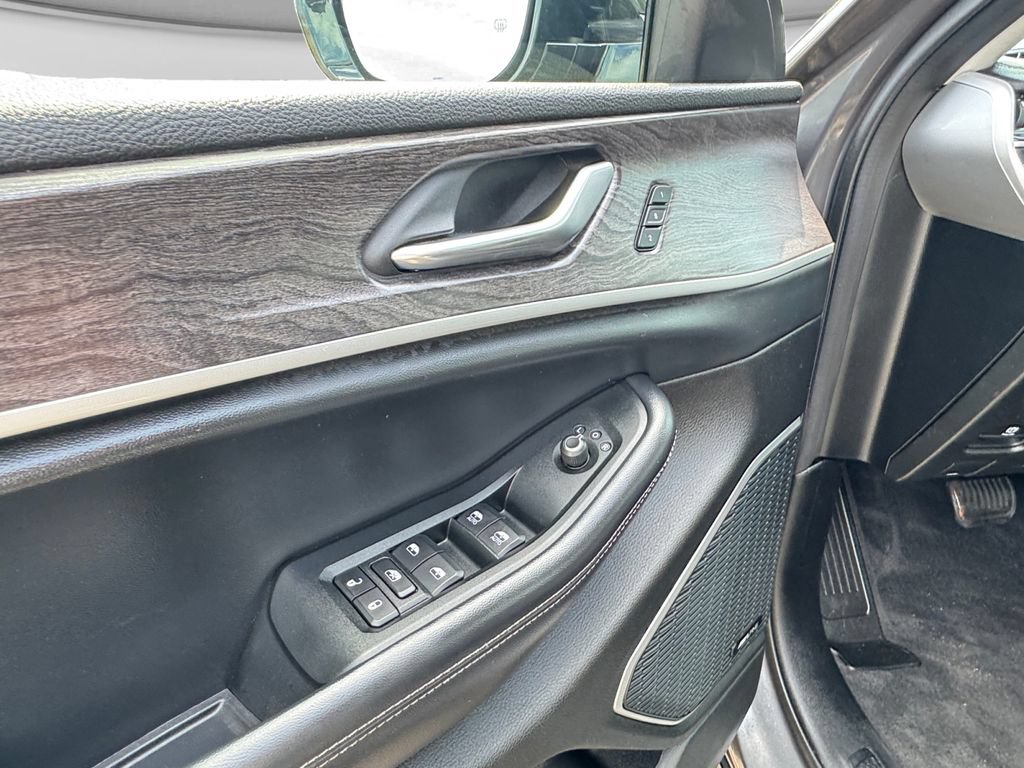 Used 2021 Jeep Grand Cherokee L Limited AWD/4WD image 19