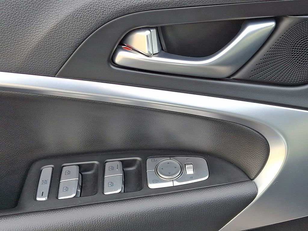 Used 2023 Genesis G70 2.0T image 12