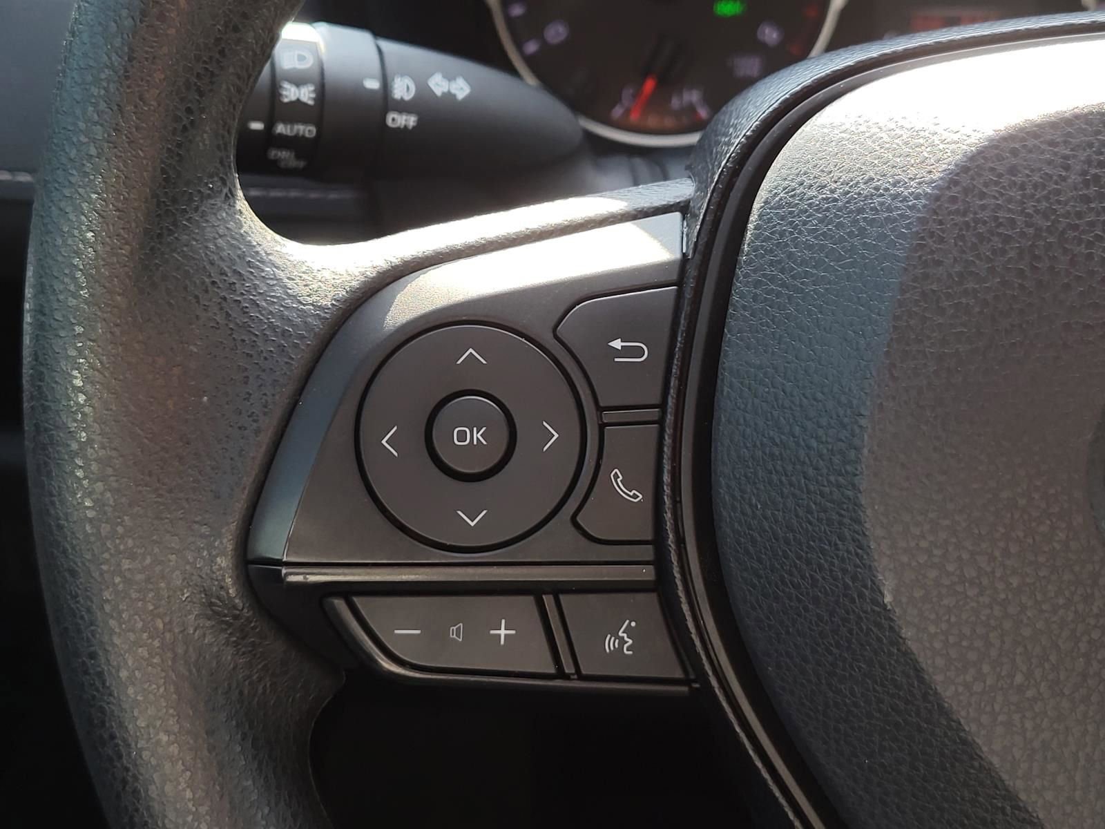 Used 2020 Toyota RAV4 XLE w/ Carpet Mat Package FWD image 27