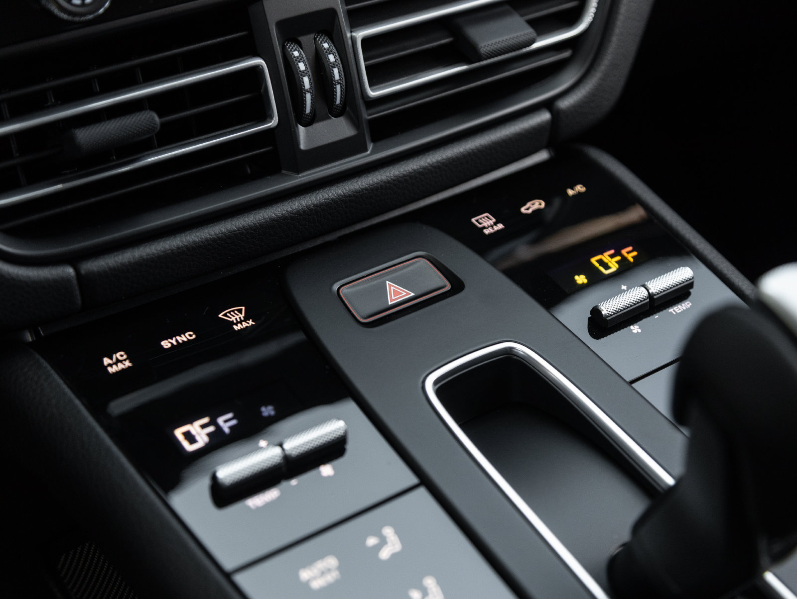 New 2026 Porsche Macan AWD/4WD image 25