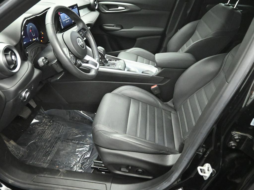 Used 2024 Alfa Romeo Tonale Ti w/ Premium Interior Package image 10