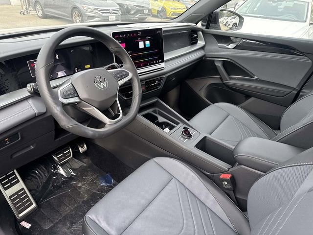 New 2026 Volkswagen Tiguan SE R-Line FWD image 13