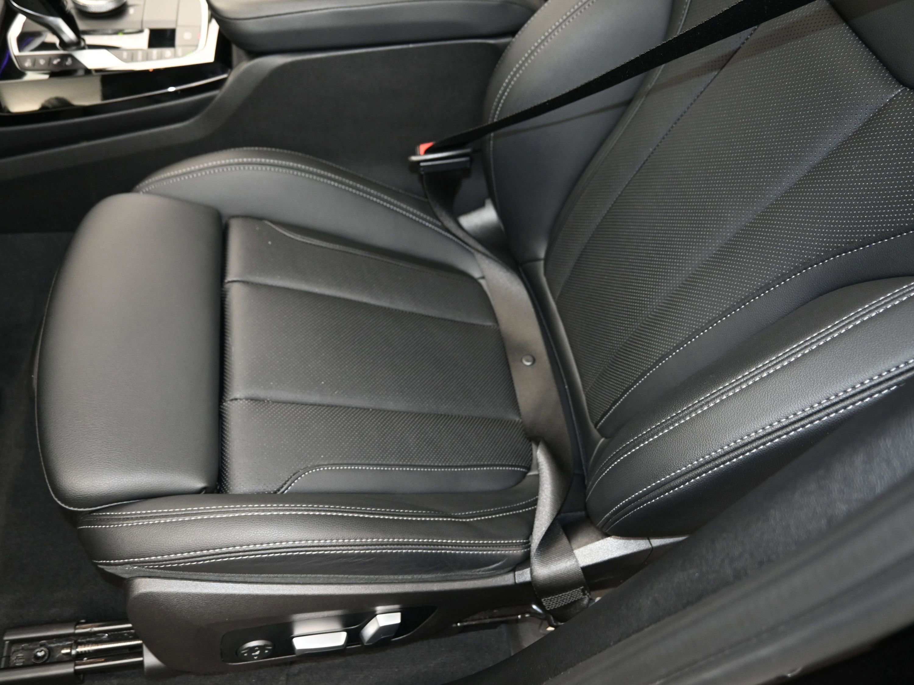 Used 2023 BMW X3 xDrive30i w/ Convenience Package image 25