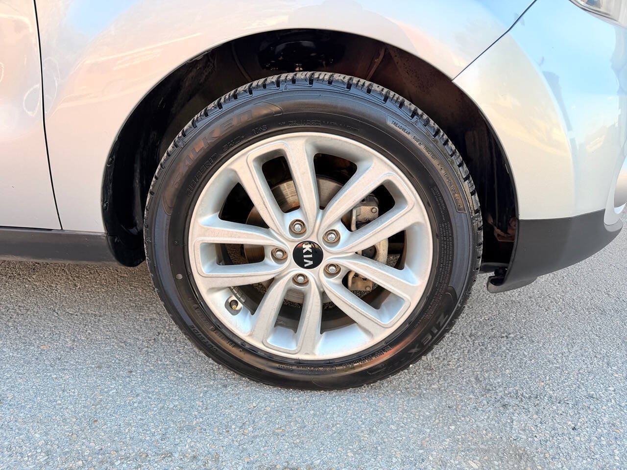 Used 2017 Kia Soul + FWD image 26