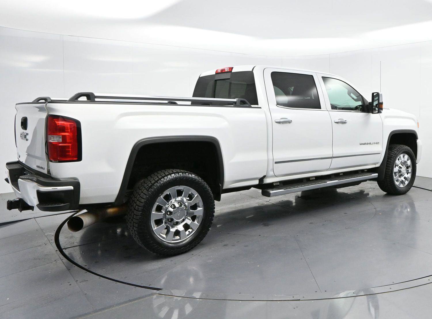 Used 2019 GMC Sierra 2500 Denali w/ Duramax Plus Package AWD/4WD image 7