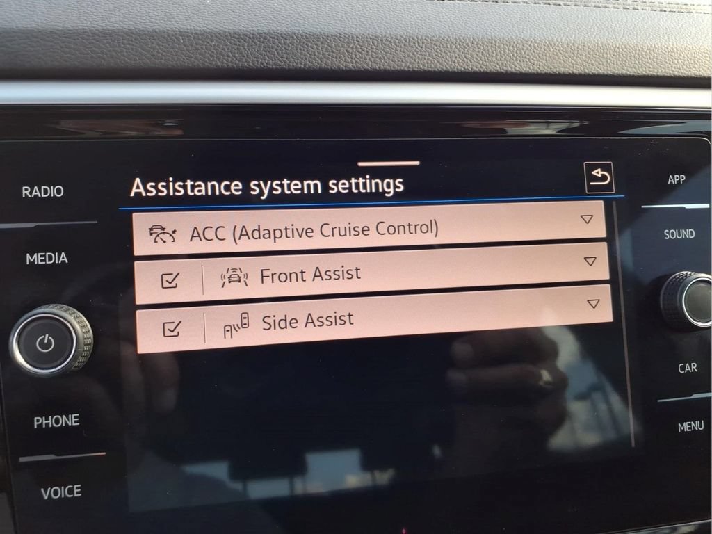 Certified 2023 Volkswagen Atlas Cross Sport SE w/ Panoramic Sunroof Package AWD/4WD image 11