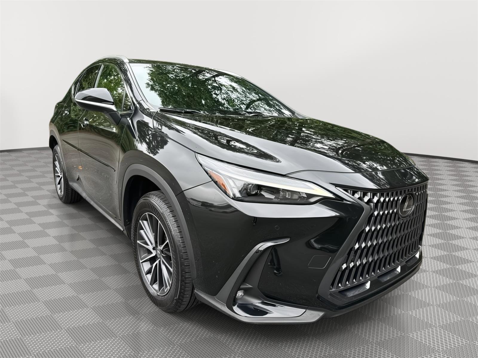 Used 2025 Lexus NX 250 FWD w/ Towing Package (2000 Lbs) image 4