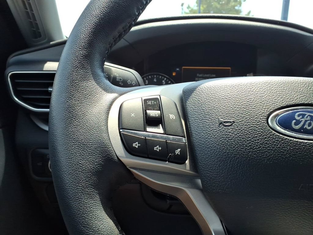Used 2023 Ford Explorer XLT w/ Equipment Group 202A AWD/4WD image 18
