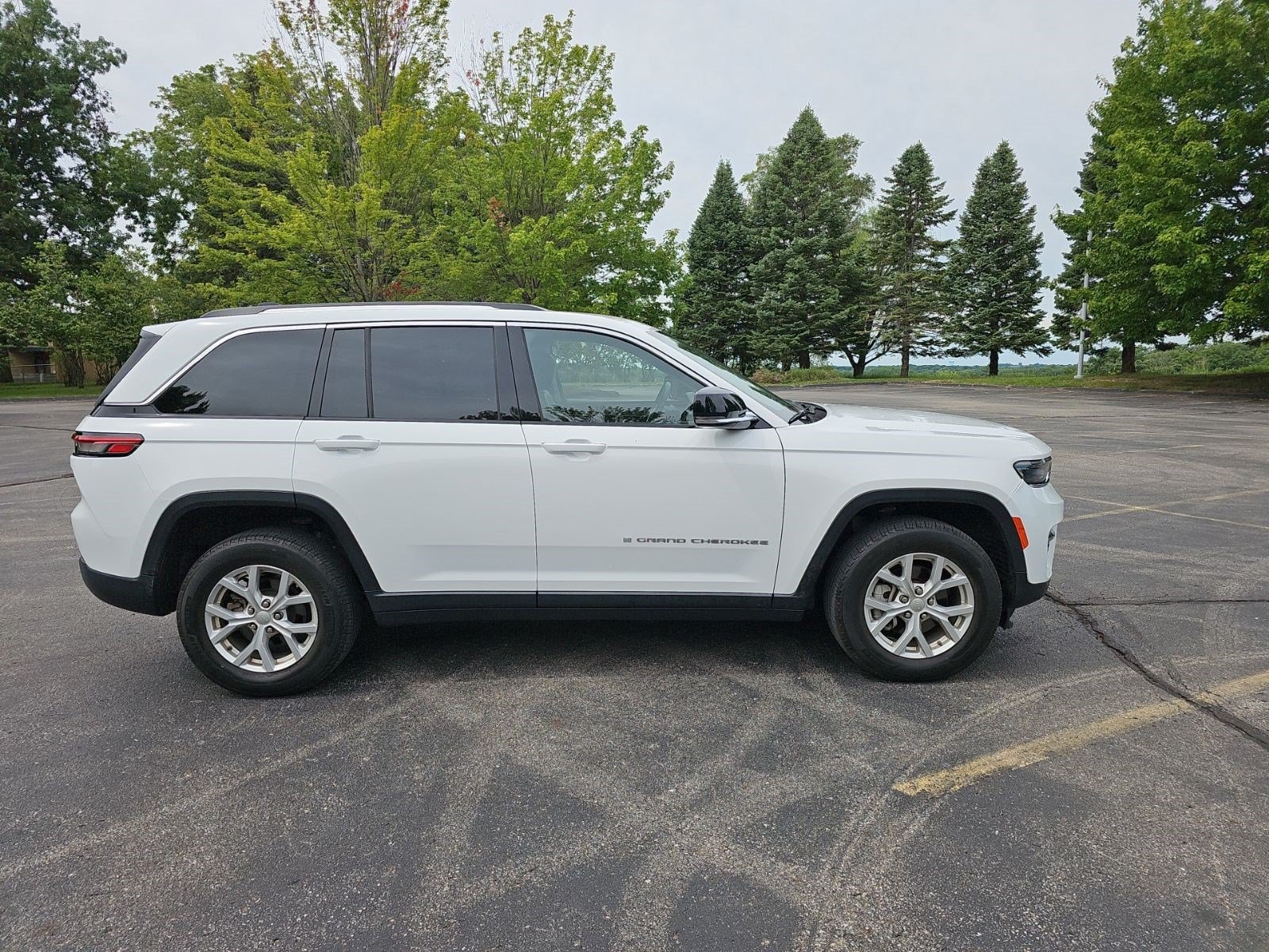 Used 2023 Jeep Grand Cherokee Limited AWD/4WD image 7