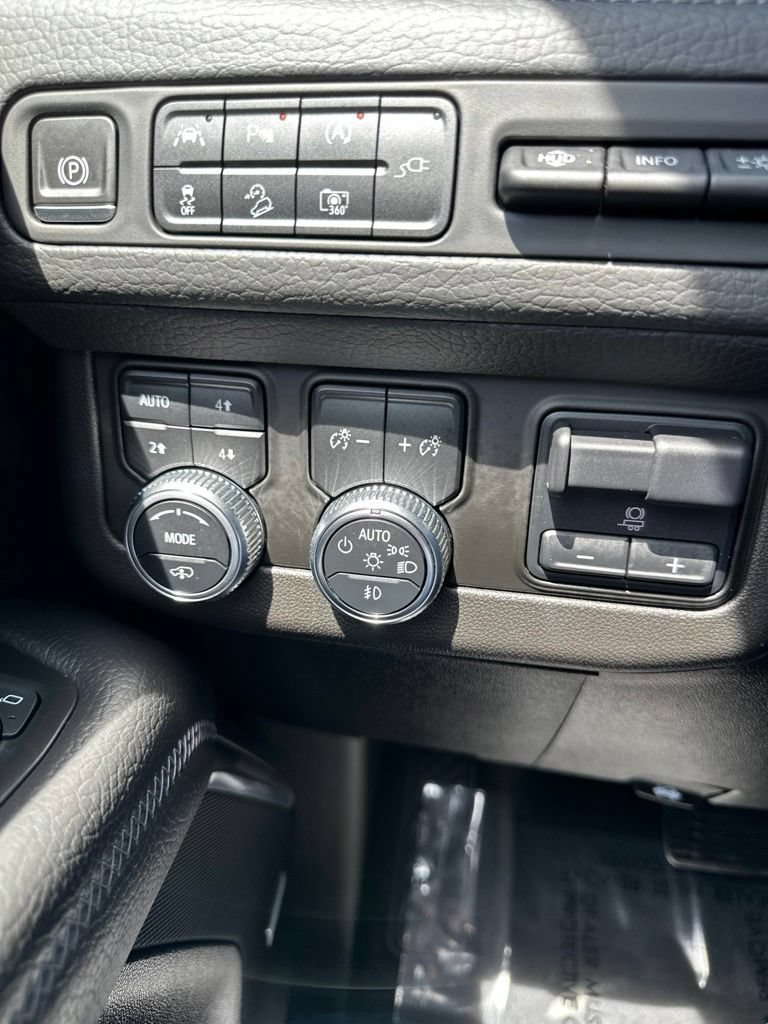 Certified 2022 GMC Yukon Denali w/ Advanced Technology Package AWD/4WD image 16