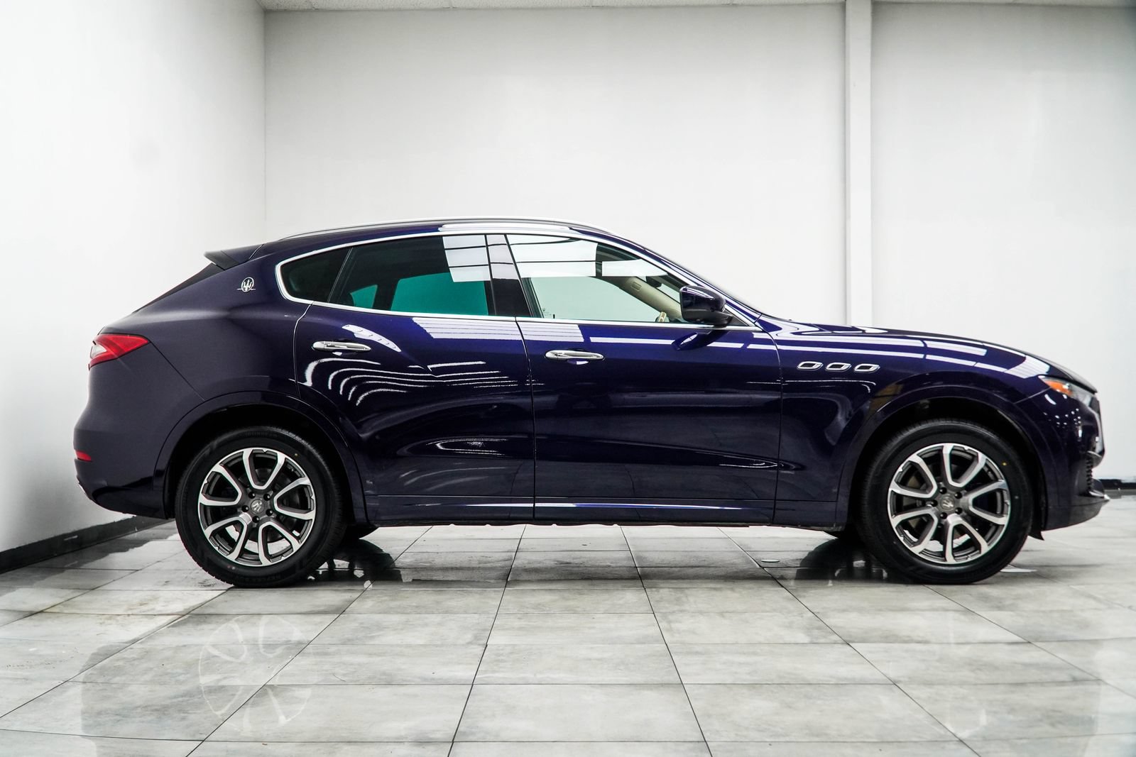 Used 2017 Maserati Levante w/ Luxury Package AWD/4WD image 6