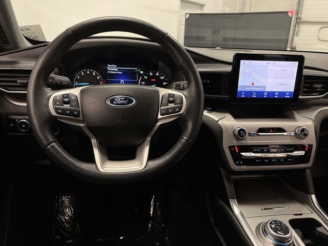 Used 2023 Ford Explorer XLT w/ Equipment Group 202A image 5