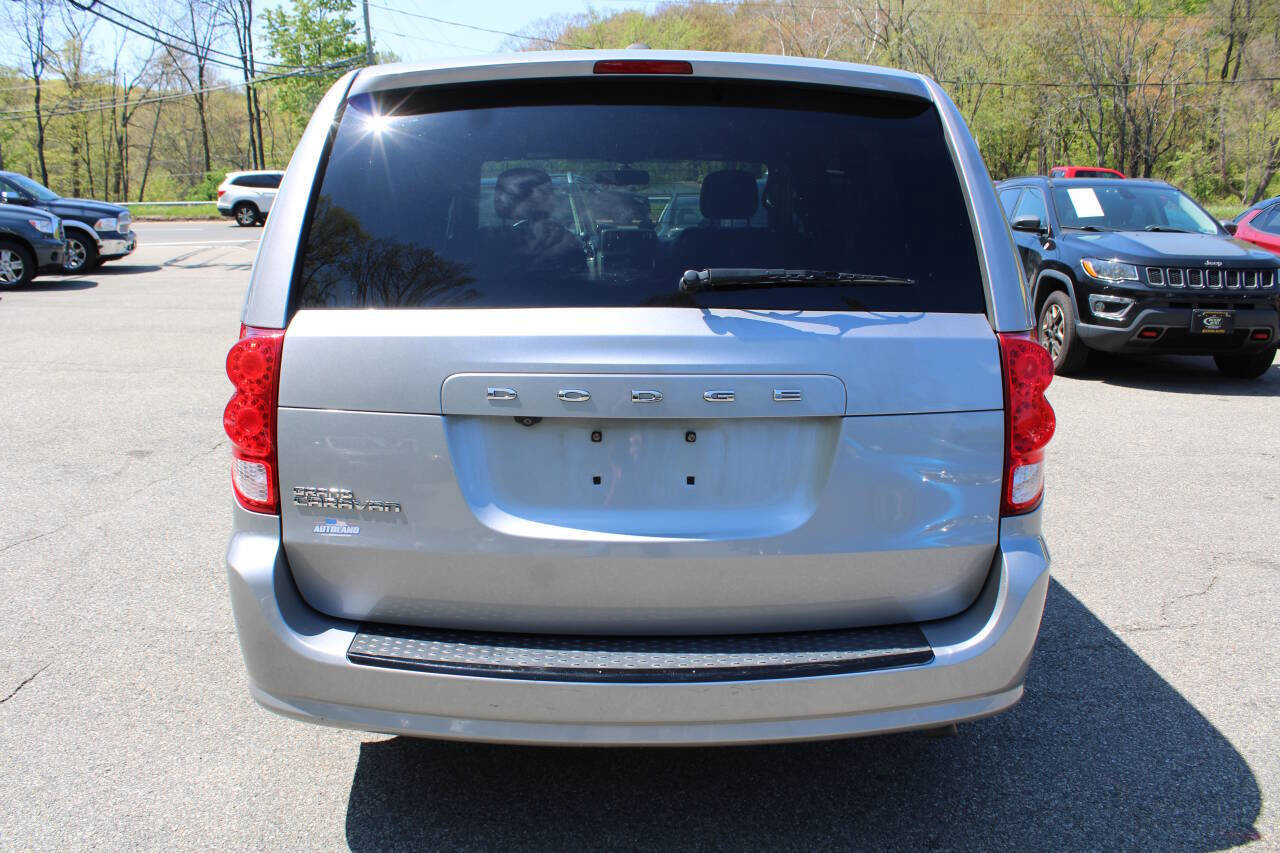 Used 2017 Dodge Grand Caravan SXT w/ Blacktop Package FWD image 9
