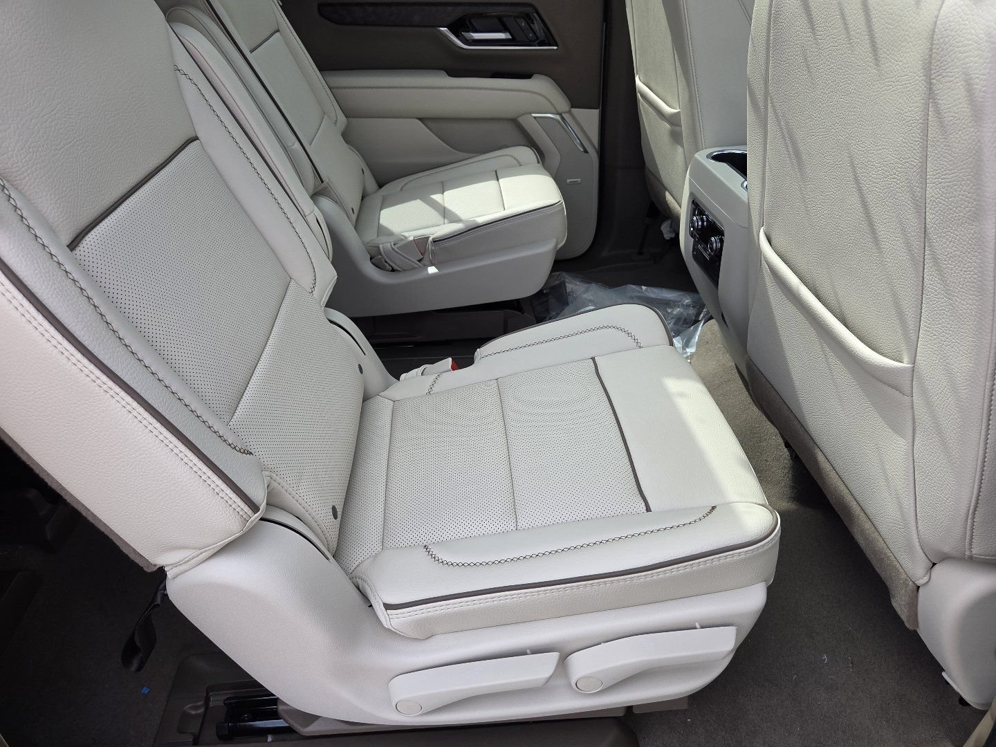 New 2026 GMC Yukon XL Denali w/ Sun & Power Step Package AWD/4WD image 24