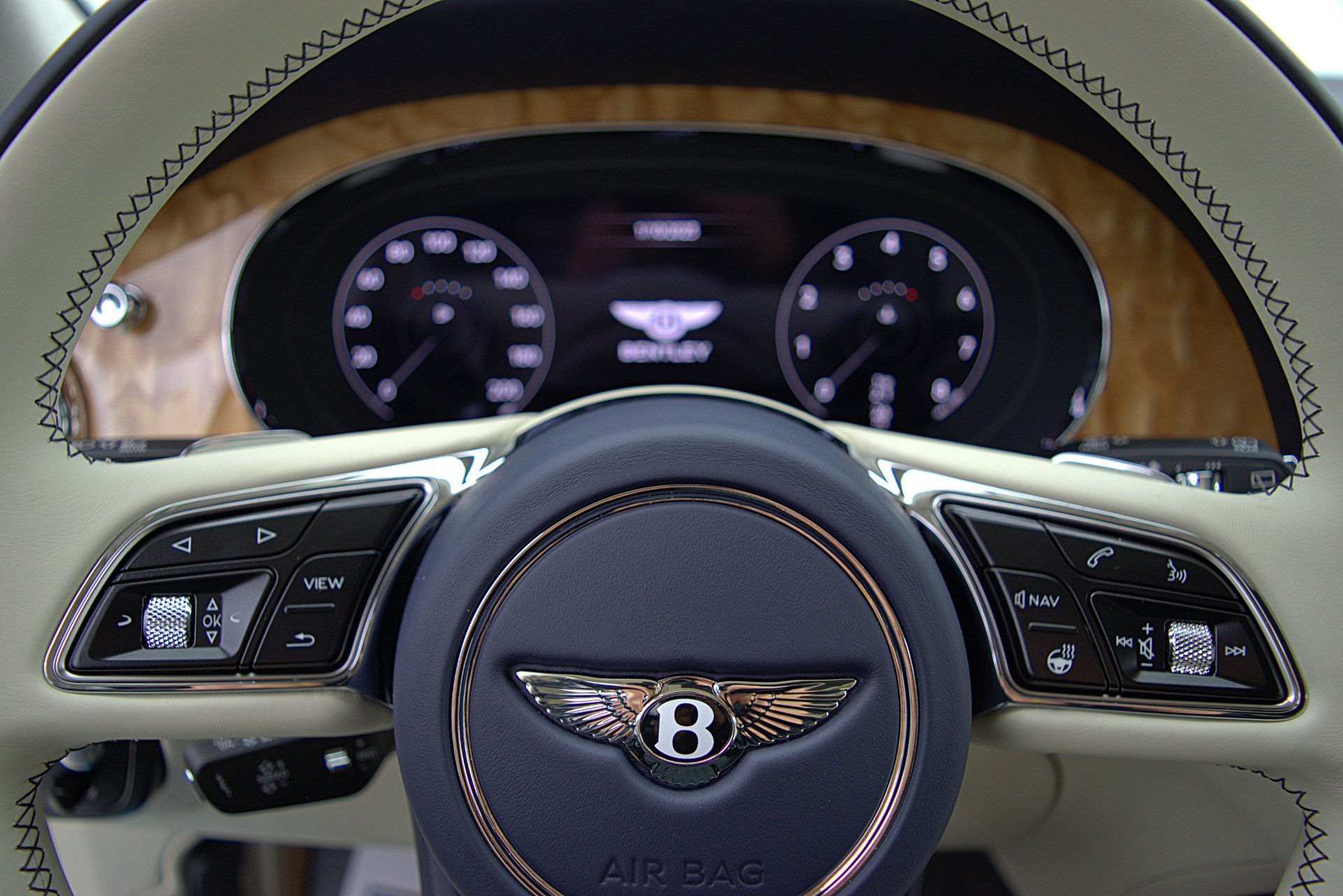 Certified 2023 Bentley Bentayga AWD/4WD image 37