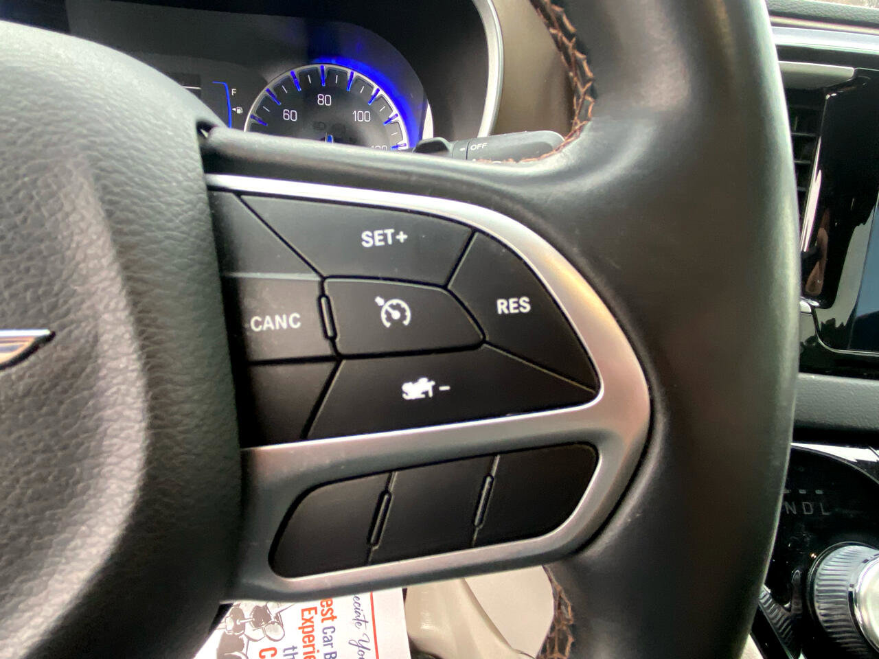 Used 2018 Chrysler Pacifica Touring-L w/ Tire & Wheel Group image 20