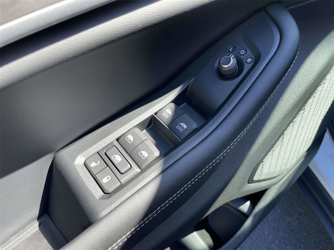 New 2025 Jeep Grand Cherokee L Limited w/ Luxury Tech Group II image 24