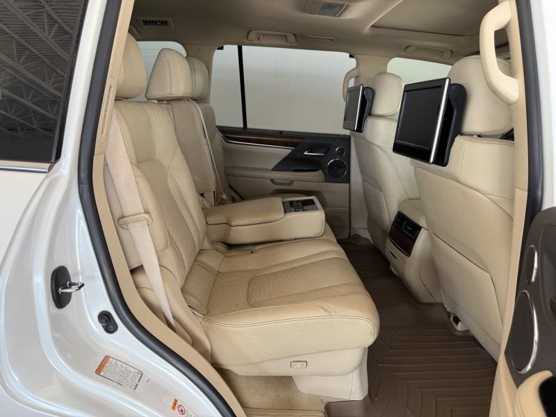 Used 2019 Lexus LX 570 4WD w/ Luxury Package image 21