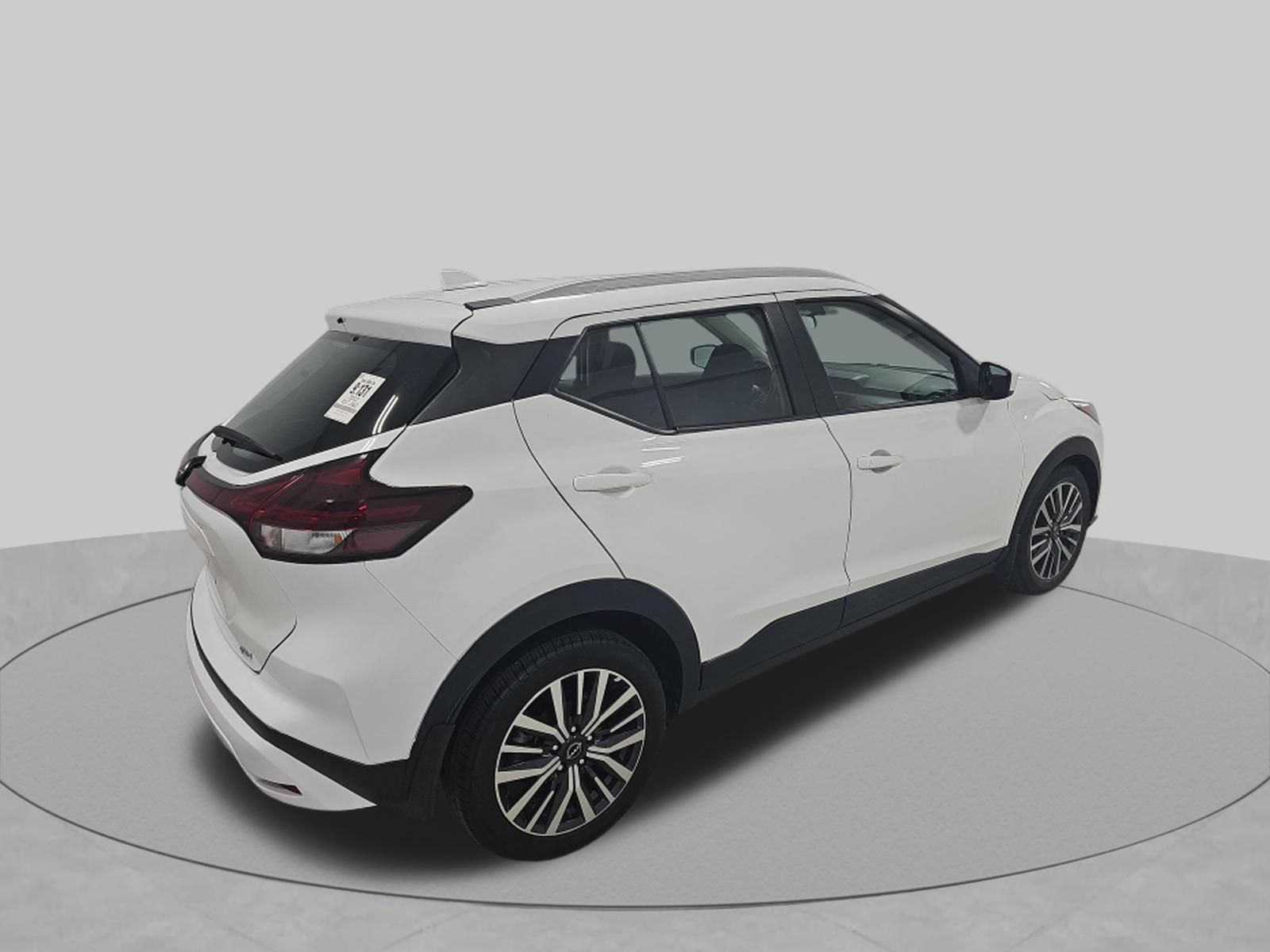 Used 2022 Nissan Kicks SV FWD image 2