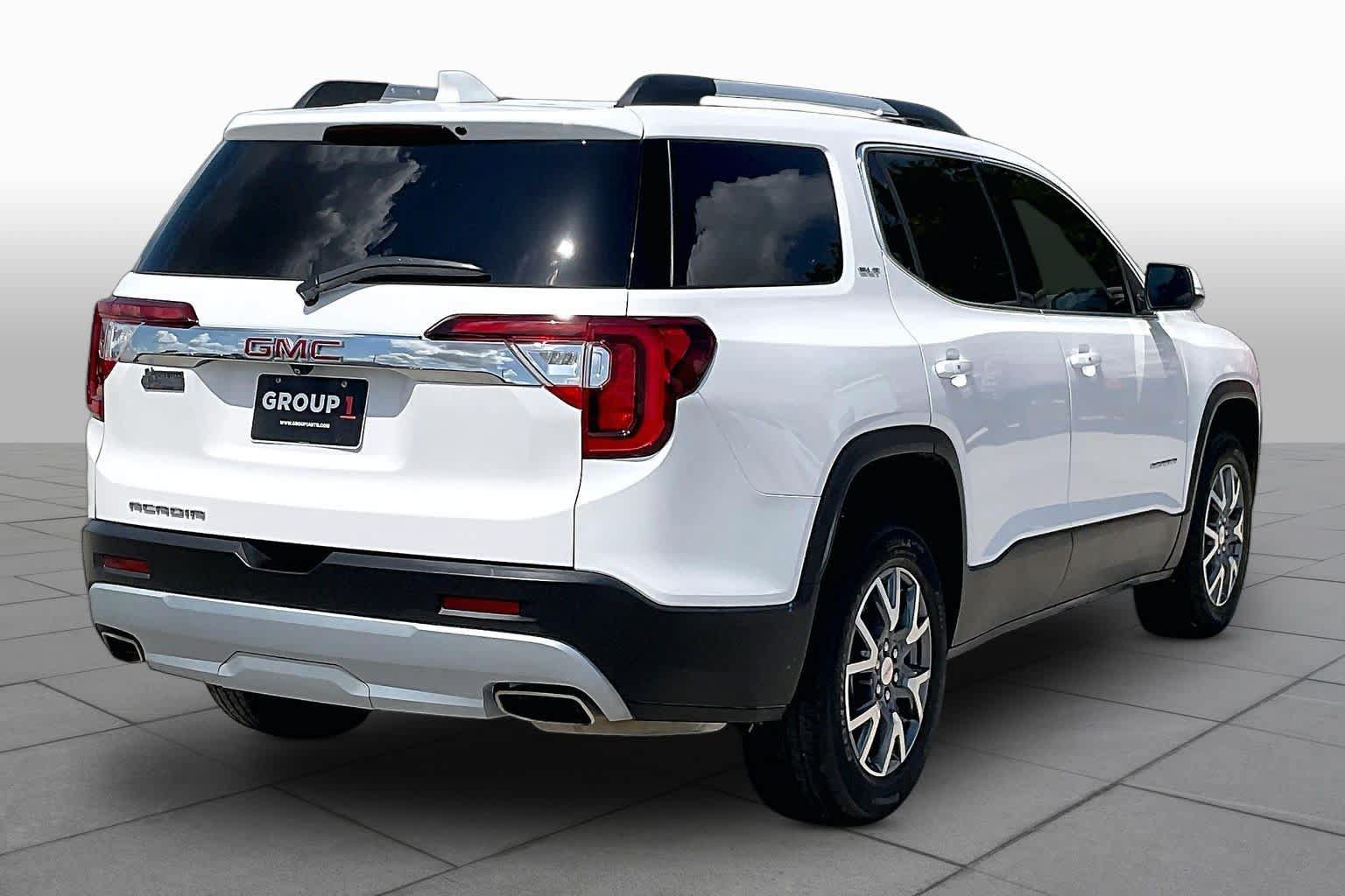 Used 2023 GMC Acadia SLT w/ Technology Package FWD image 13