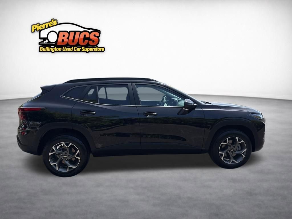 Used 2025 Chevrolet Trax LT FWD image 6