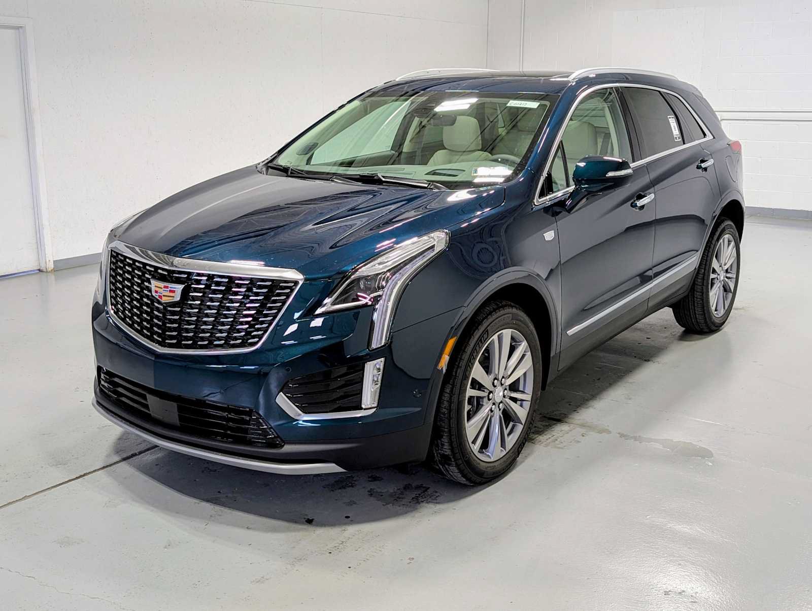 New 2026 Cadillac XT5 Premium Luxury w/ Driver Assist Package AWD/4WD image 1