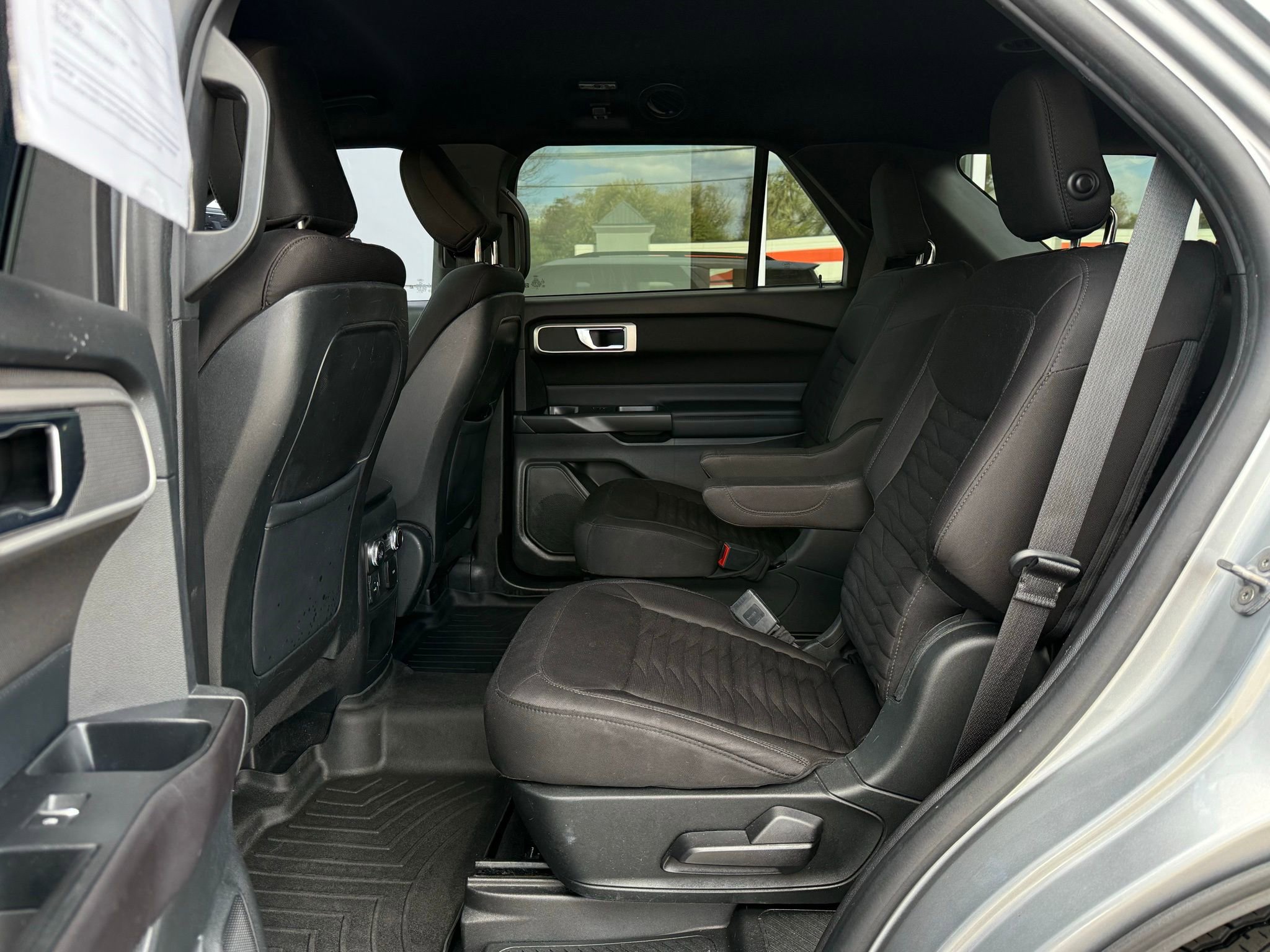 Used 2020 Ford Explorer XLT image 27