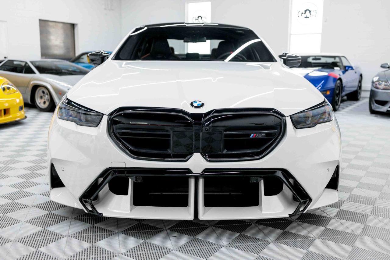 Used 2025 BMW M5 w/ Carbon Package AWD/4WD image 4
