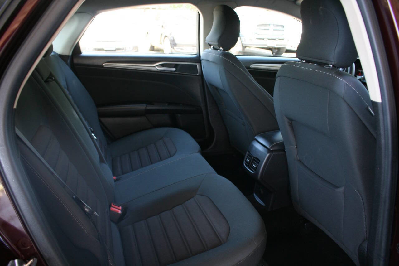 Used 2018 Ford Fusion SE w/ Fusion SE Technology Package FWD image 23