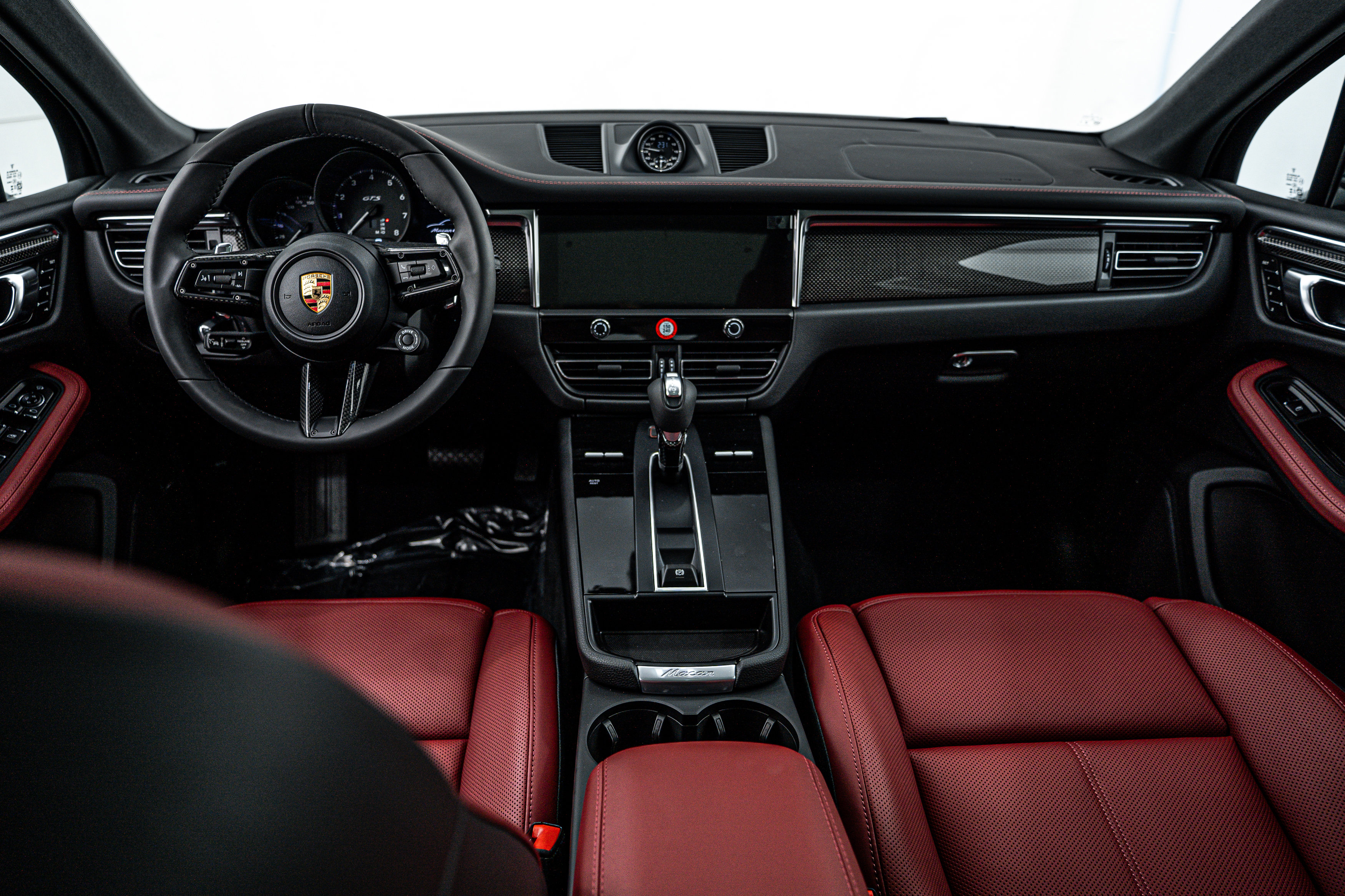 New 2025 Porsche Macan GTS image 12