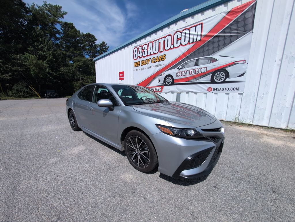 Used 2024 Toyota Camry SE FWD image 1