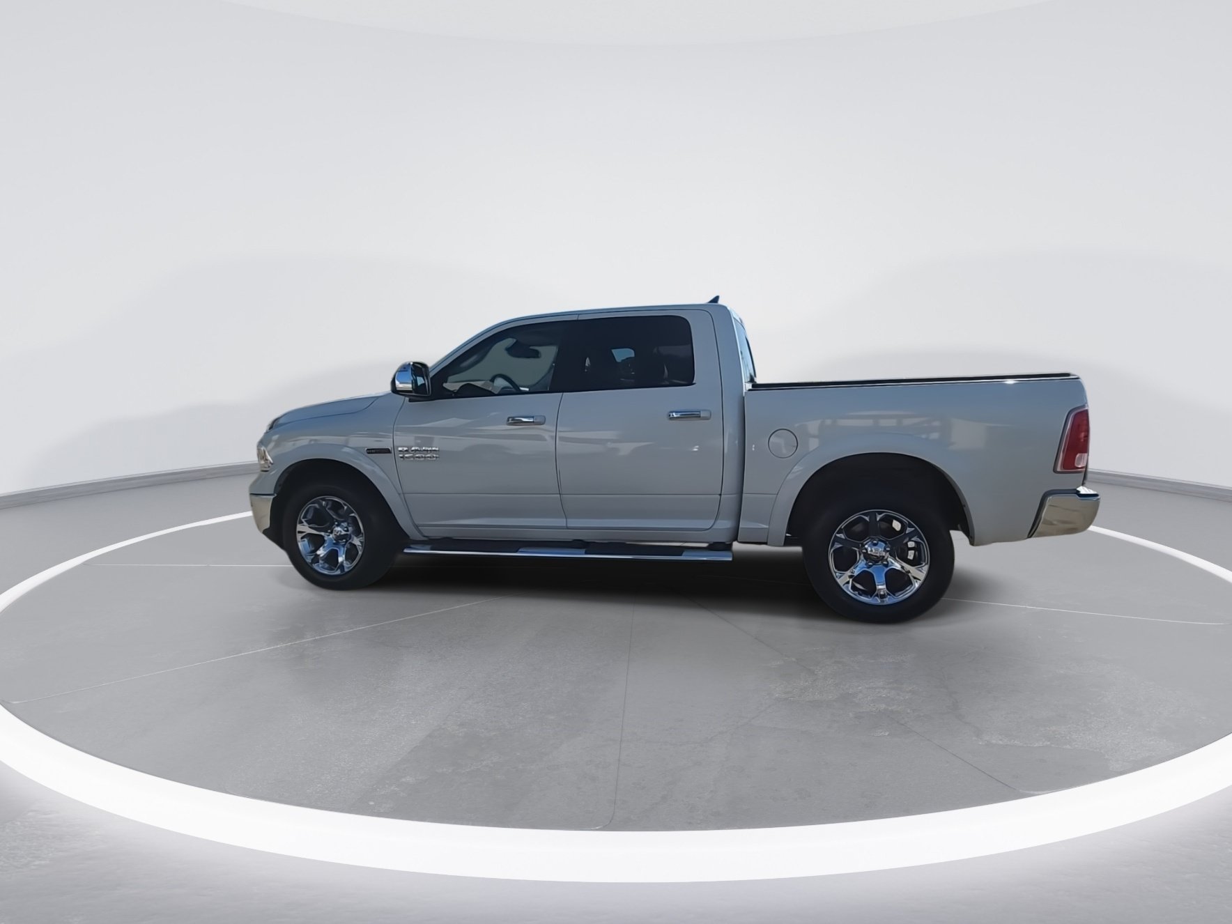 Certified 2018 RAM 1500 Laramie w/ Convenience Group AWD/4WD image 8