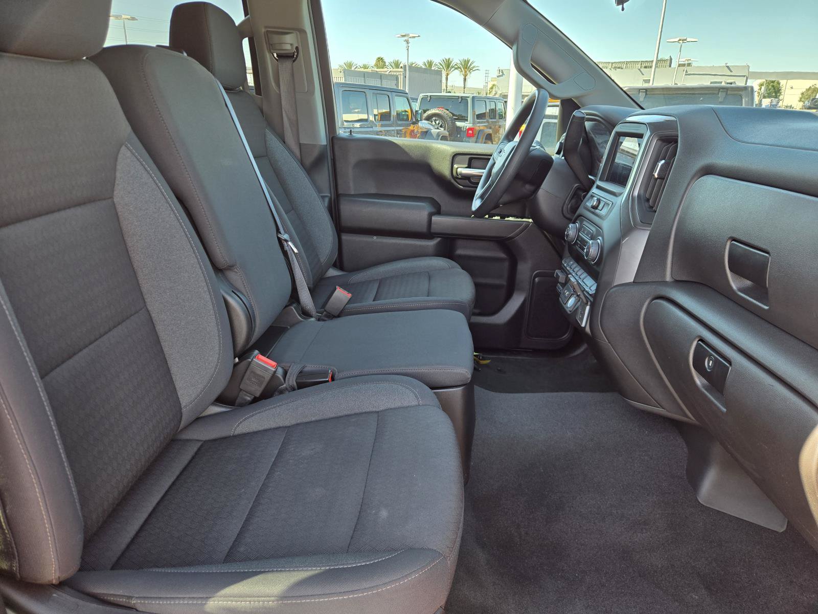 Used 2025 Chevrolet Silverado 1500 Custom Trail Boss w/ Turbomax Blackout Package AWD/4WD image 28