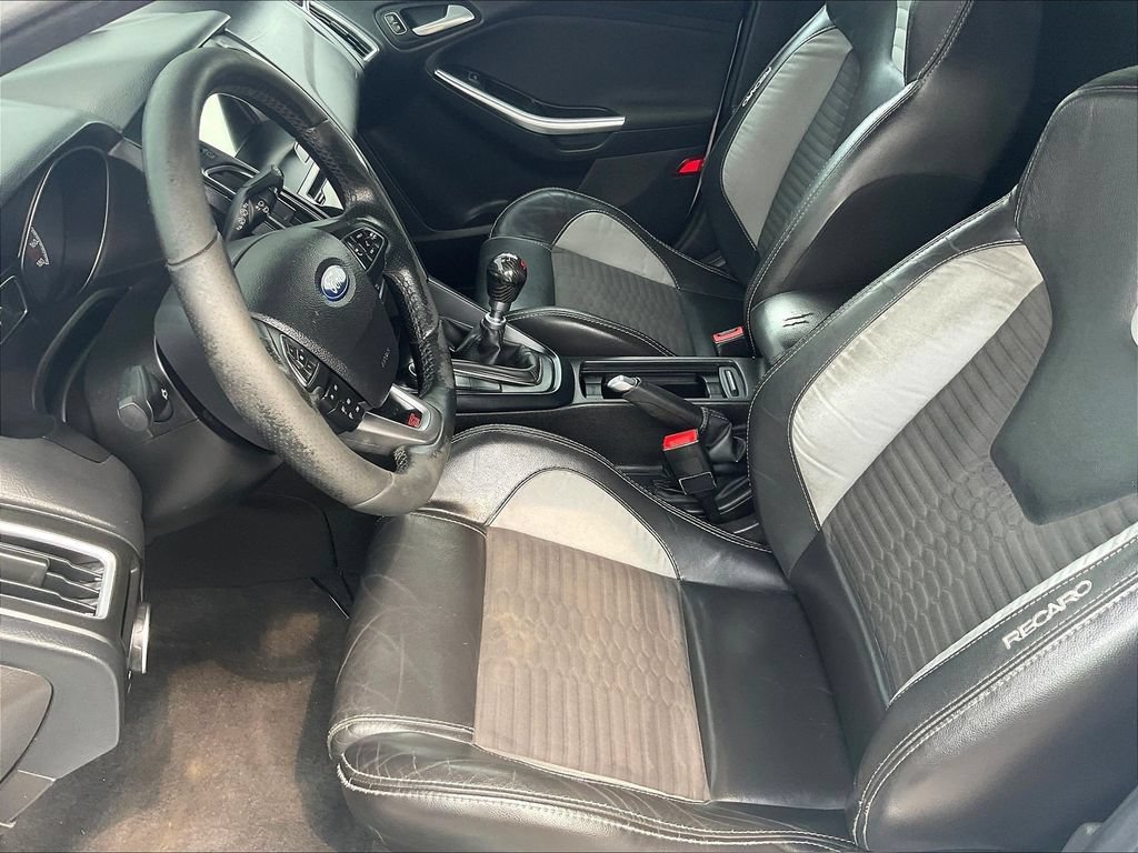 Used 2016 Ford Focus ST w/ Equipment Group 401A FWD image 17