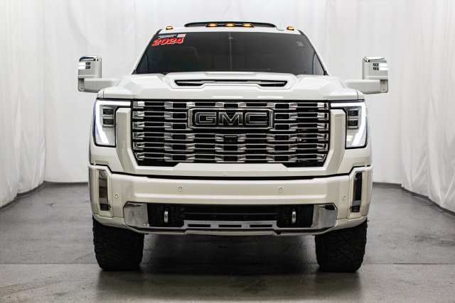 Used 2024 GMC Sierra 2500 Denali Ultimate AWD/4WD image 4