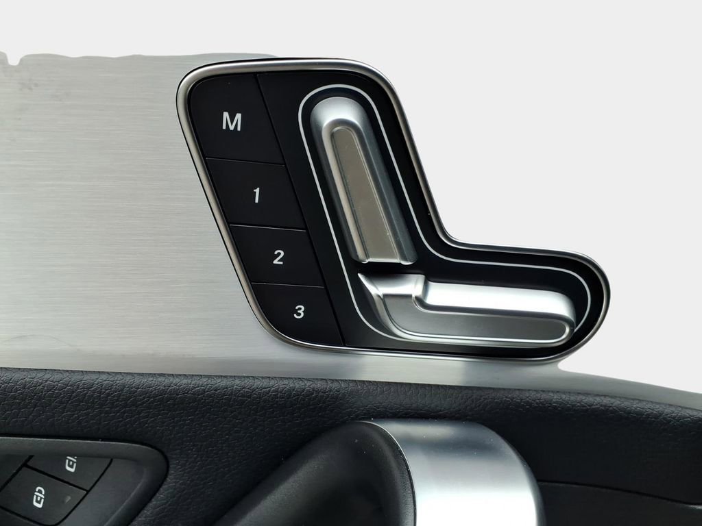 Used 2025 Mercedes-Benz CLA 250 image 17