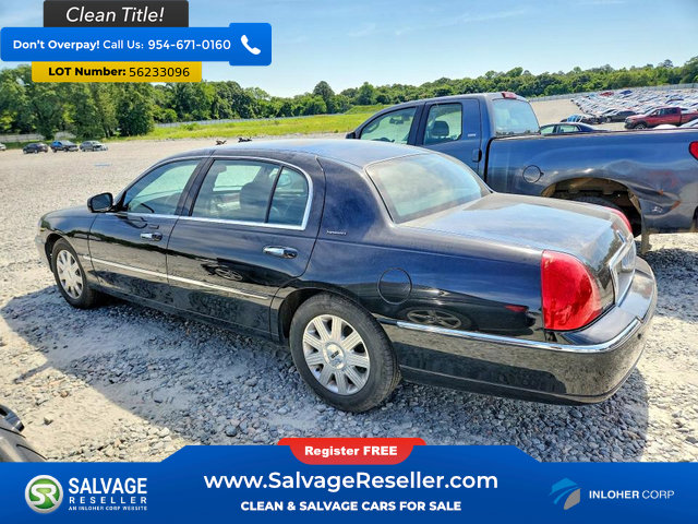 Used 2005 Lincoln Town Car Signature L RWD image 3