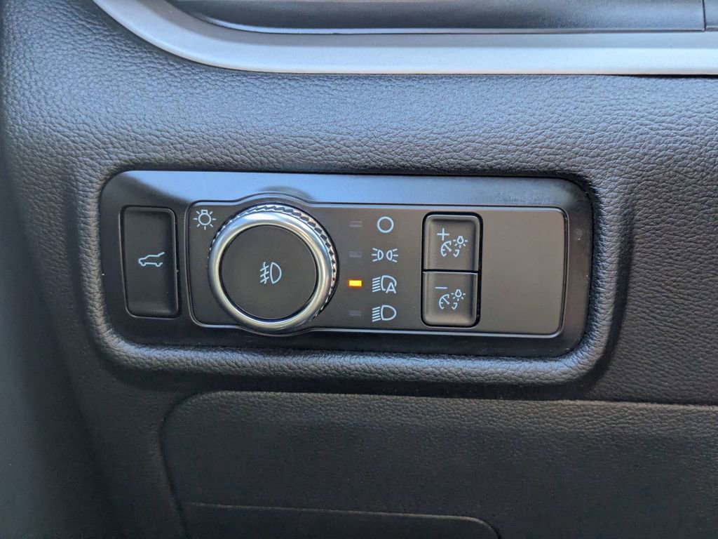 Used 2023 Ford Explorer XLT w/ Equipment Group 202A RWD image 24