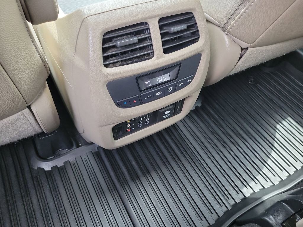 Used 2017 Honda Pilot Touring image 19