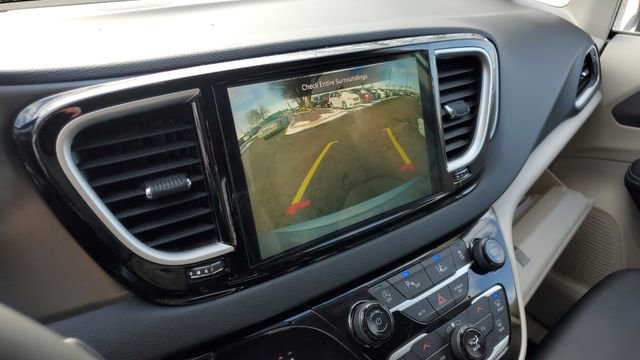 Certified 2024 Chrysler Pacifica Touring-L image 16