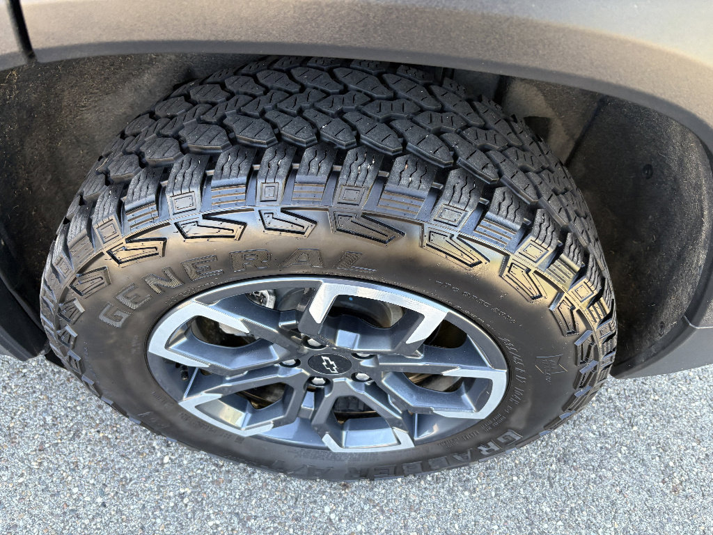 Used 2025 Chevrolet Equinox ACTIV w/ Safety and Technology Package AWD/4WD image 10