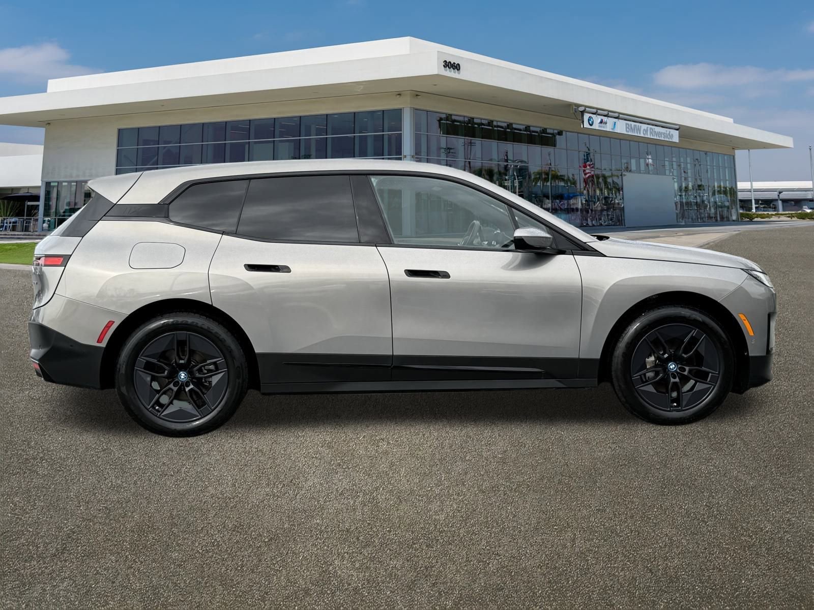 Used 2024 BMW iX xDrive50 w/ Radiant Heating Package image 12