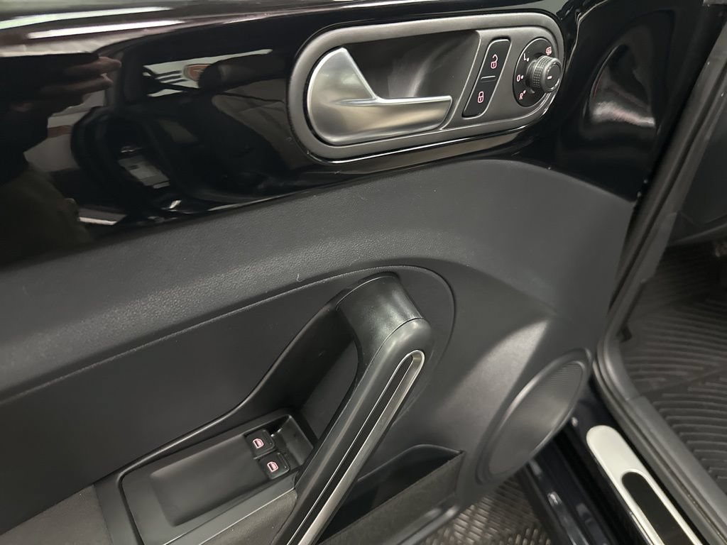 Used 2018 Volkswagen Beetle 2.0T Coast w/ Coast Lighting Package FWD image 18