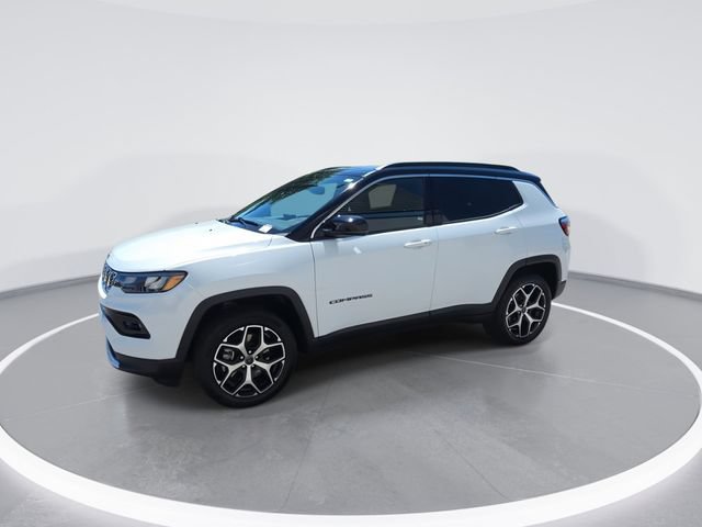 Used 2025 Jeep Compass Limited w/ Sun & Sound Group AWD/4WD image 4