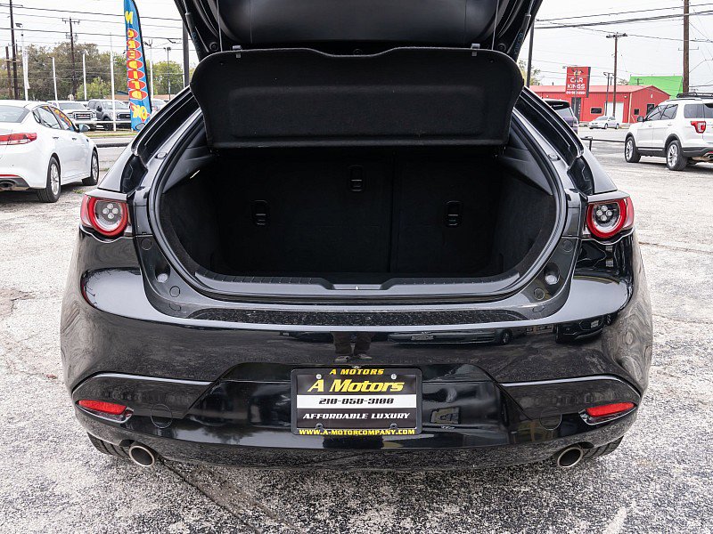 Used 2019 MAZDA MAZDA3 Hatchback w/ Premium Package image 11