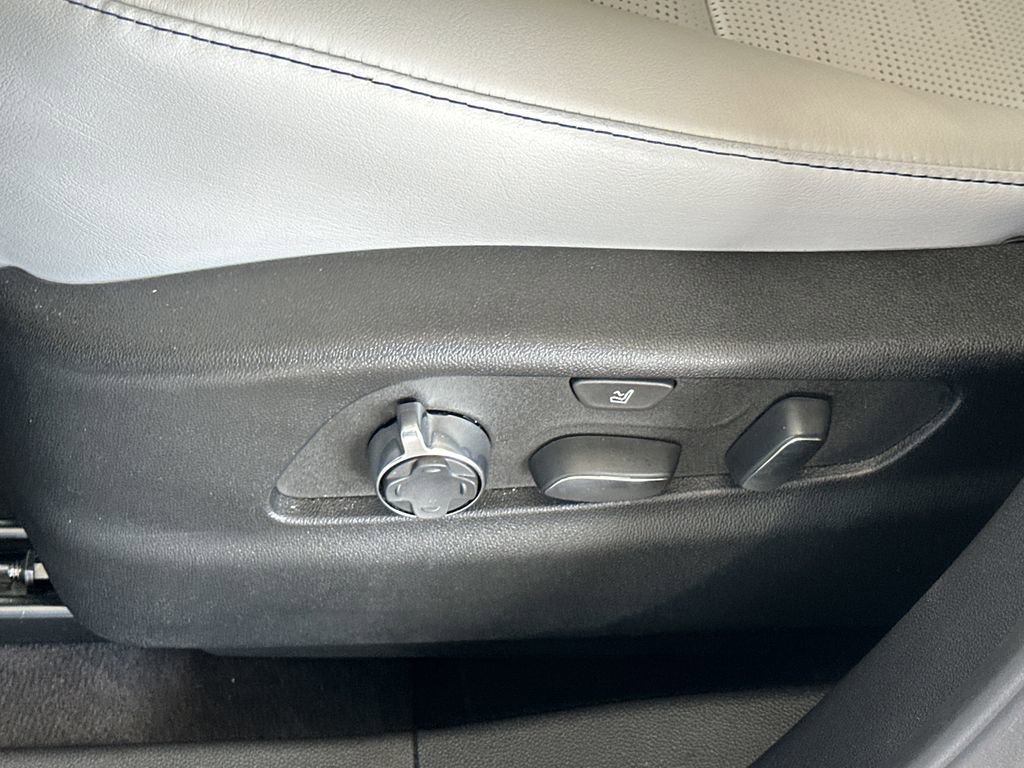 Certified 2025 Cadillac XT4 Sport FWD image 15