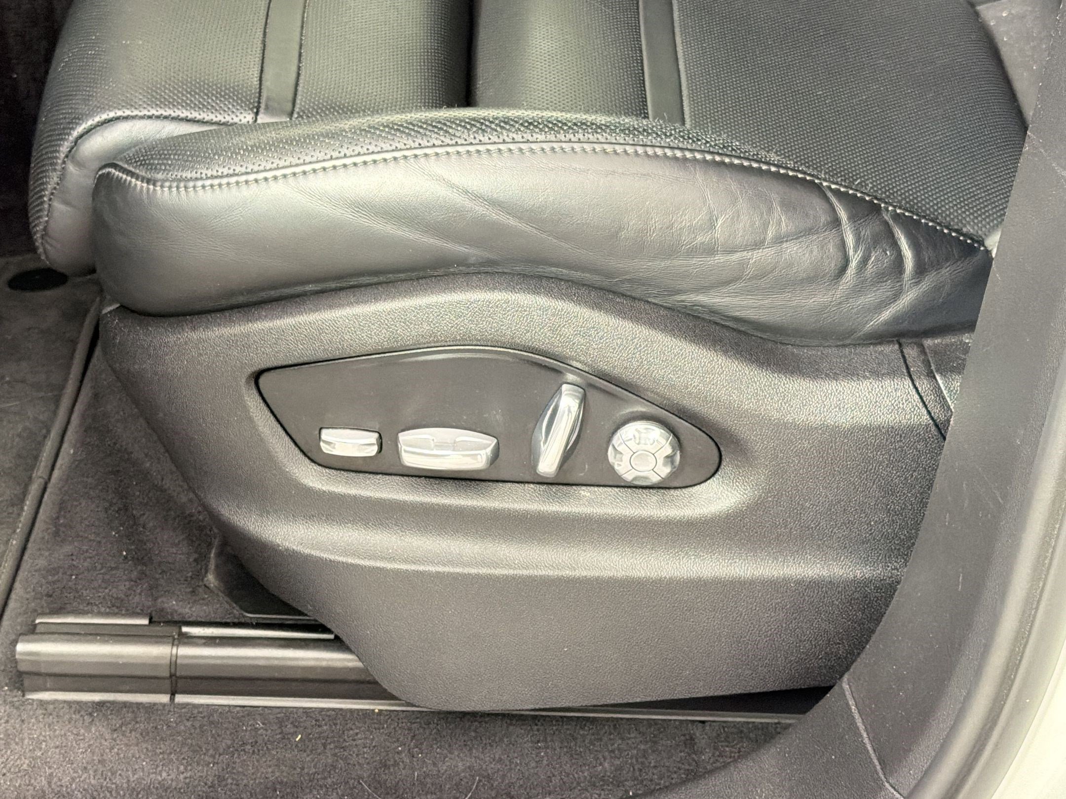 Certified 2019 Porsche Cayenne S image 14
