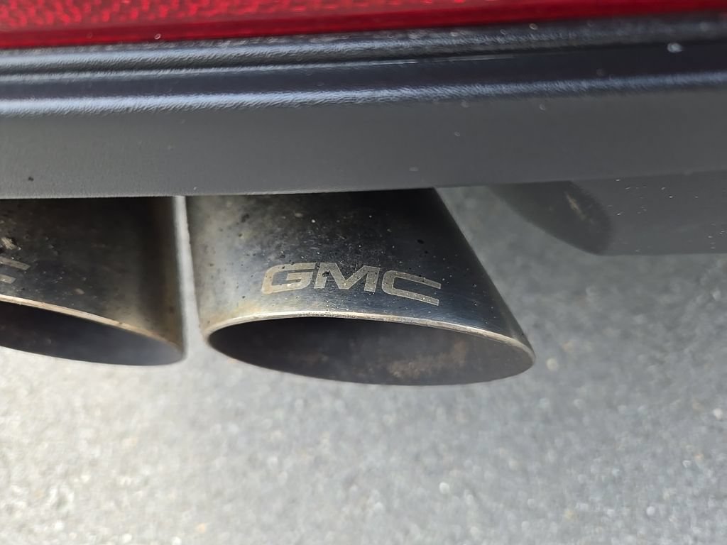 Used 2023 GMC Yukon Denali Ultimate w/ LPO, Floor Liner Package AWD/4WD image 12